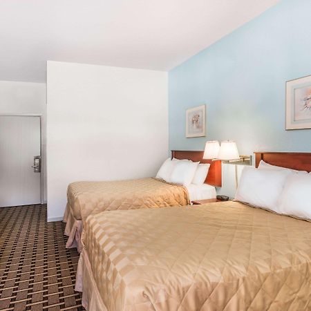 Super 8 By Wyndham Knoxville Downtown Area Extérieur photo