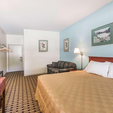 Super 8 By Wyndham Knoxville Downtown Area Extérieur photo