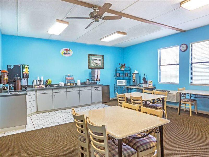 Super 8 By Wyndham Knoxville Downtown Area Extérieur photo