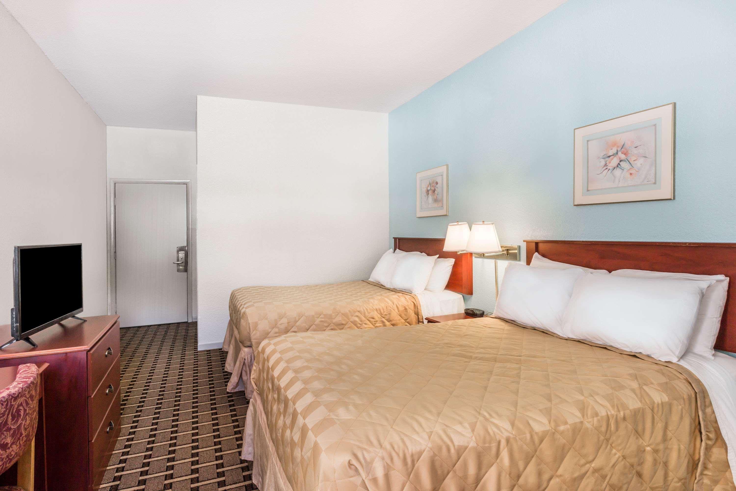 Super 8 By Wyndham Knoxville Downtown Area Extérieur photo