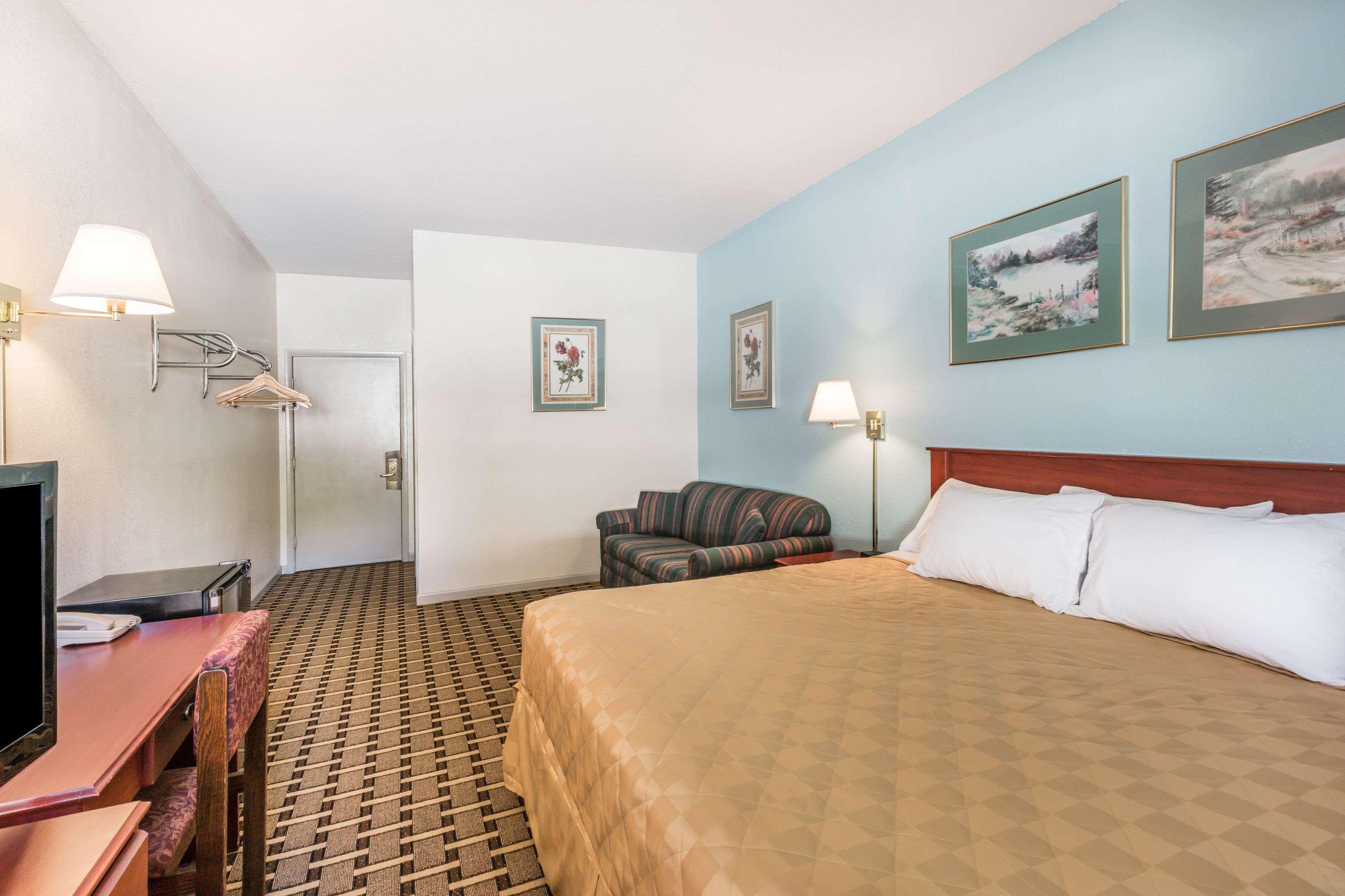 Super 8 By Wyndham Knoxville Downtown Area Extérieur photo