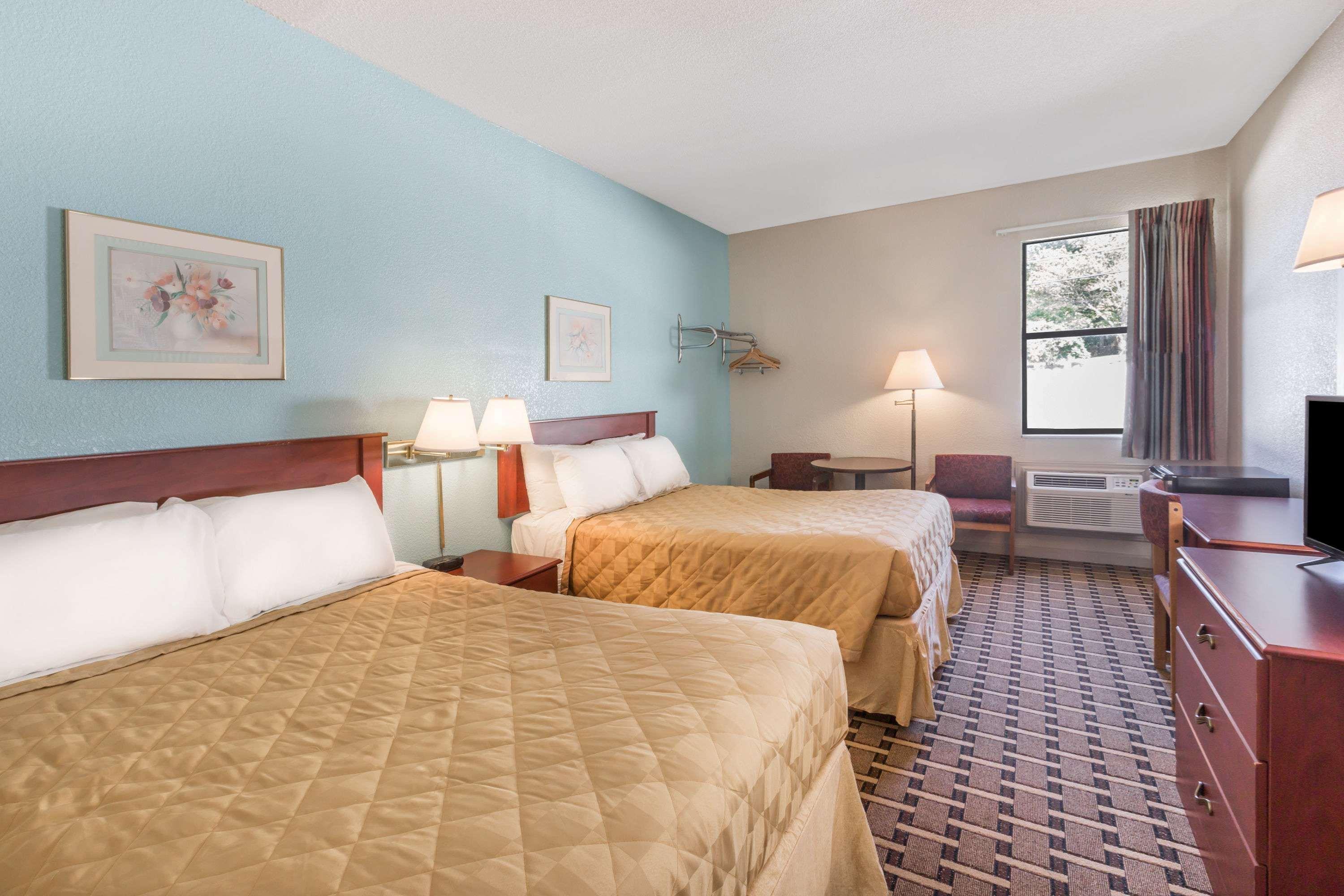 Super 8 By Wyndham Knoxville Downtown Area Extérieur photo