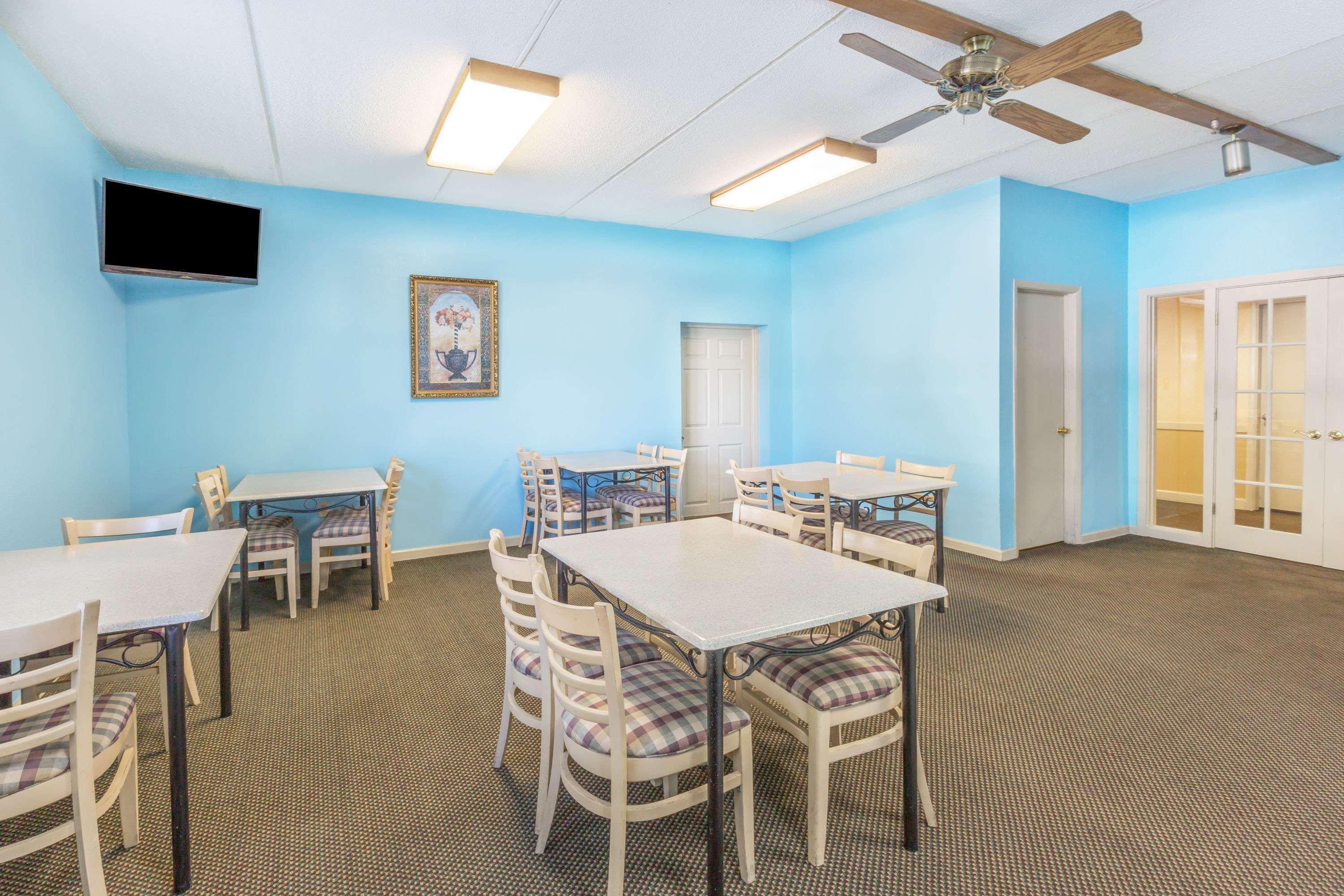 Super 8 By Wyndham Knoxville Downtown Area Extérieur photo